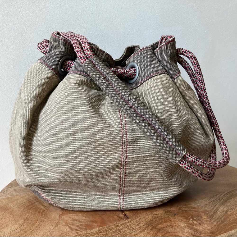 Keen | Canvas Drawstring Slouch Shoulder Bag - Picture 2 of 8